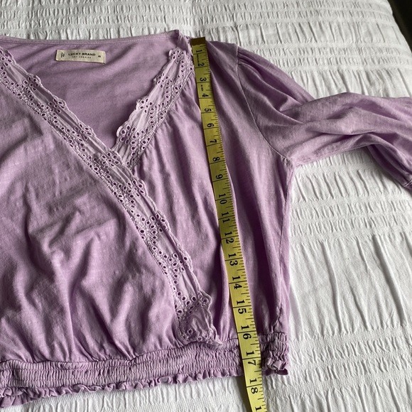 Lucky Brand 🍀 lilac blouse with balloon sleeves. Eyelet edging on faux wrap. XS - Picture 10 of 11